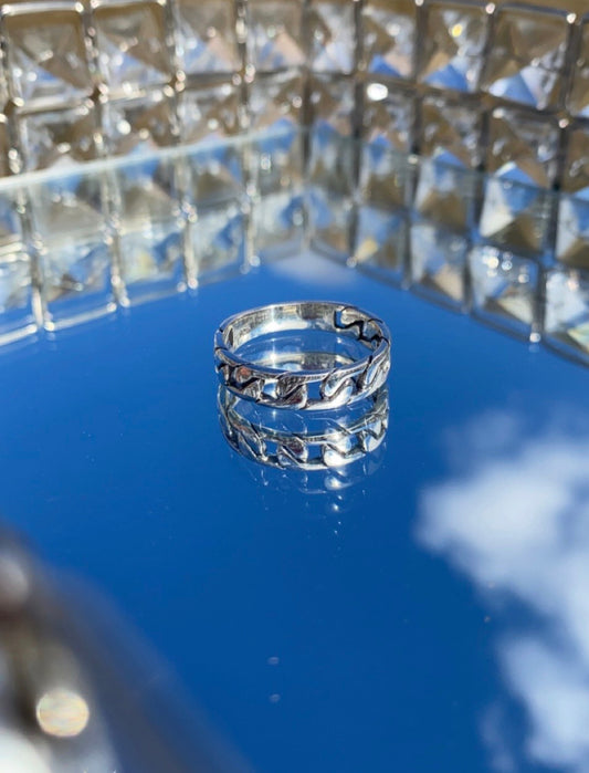 Breaking Chains Ring
